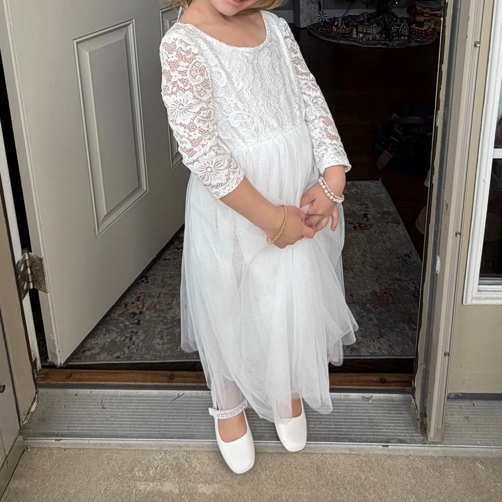 David's Bridal Scalloped V-Back Lace A-Line Flower Girl Dress - Picture 4 of 4